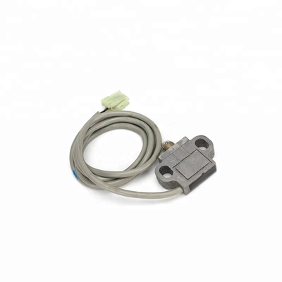 Travel Excavator Pressure Switch Sensor 203-06-5621 D4C-9093 PC200-5 PC200-6