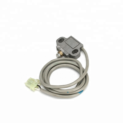 Travel Excavator Pressure Switch Sensor 203-06-5621 D4C-9093 PC200-5 PC200-6